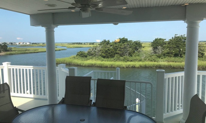 Avalon House | Bayfront Beauty - Delightful 6-bedroom house with AC in Avalon