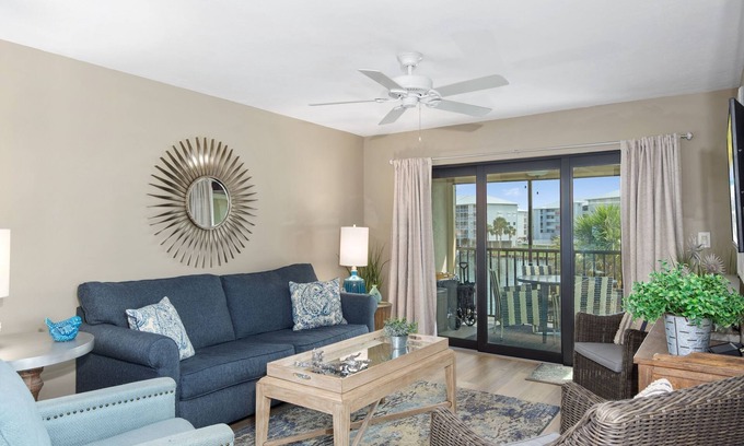 South Island Condo | 🌴Bayfront Complex | Gorgeous Views | Estero Island Yacht & Racquet 320🌴