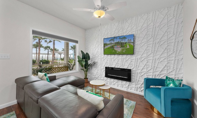 Port Isabel House | Bayfront Cottage - Pool - Hot Tub - Close to Beach