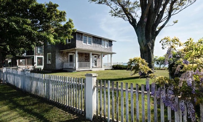 Orient Villa | BayFront Cottage