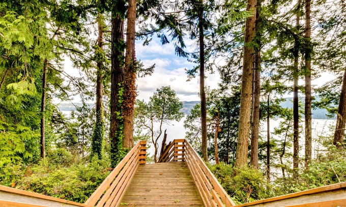 Adelma Beach House | Bayfront Dog-Friendly Cottage with Porch, Gas Grill, WiFi & Beach Access