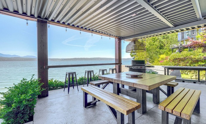 Poulsbo House | Bayfront Home w/Private Beach in Poulsbo!