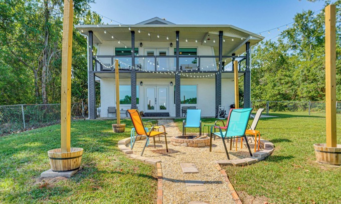 Florida Panhandle House | Bayfront Milton Retreat with Dock & Game Room