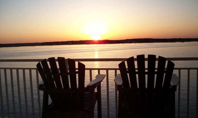 Ocean City Condo | Bayfront Penthouse Amazing views and a Pool. Walk to Boardwalk and Beach.
