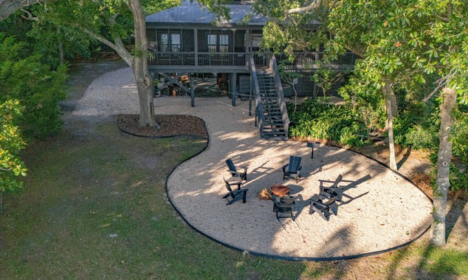 Magnolia Bluffs House | Bayfront, Pet Friendly Sleeps up to 8 with fishing dock!