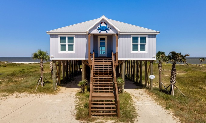 Dauphin Island House | Bayfront with Private Pool! Outdoor games, modern style! - The Blue Crab