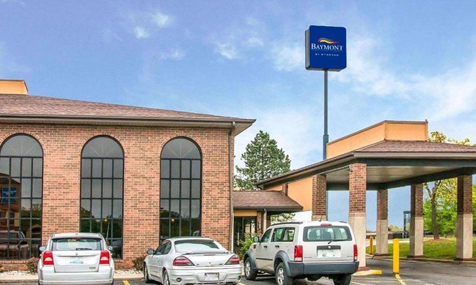 Flint Hotel | Baymont by Wyndham Flint Airport North