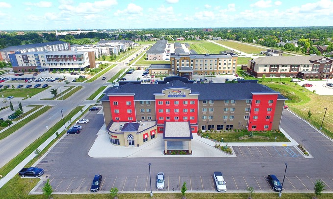 Grand Forks Hotel | Baymont by Wyndham Grand Forks