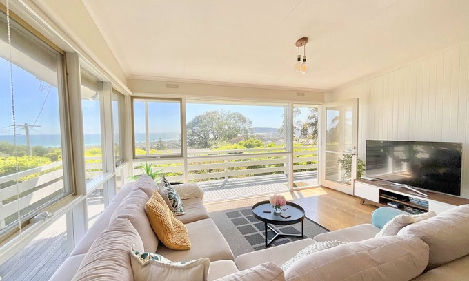 Dromana House | BAYSIDE ESCAPE - AMAZING VIEWS OF THE CITY & THE BAYnGREAT FAMILY GETAWAY