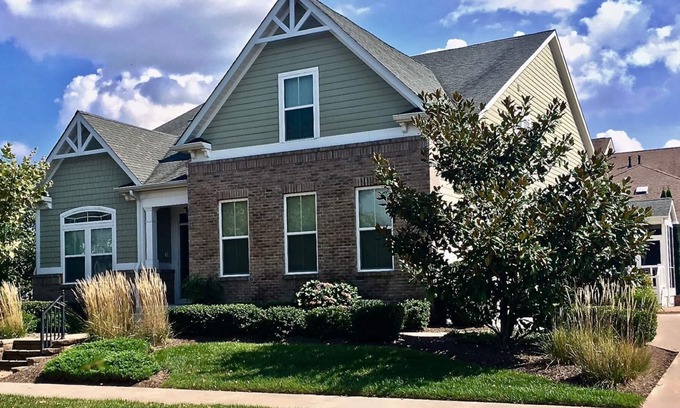 The Commons House | Bayside * Extraordinary Single Family w 4BR, 3 BA, 2 MBR Suites 3,200 sq. ft.
