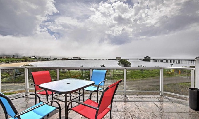 Garibaldi House | Bayside Garibaldi Townhome Close to Rockaway Beach