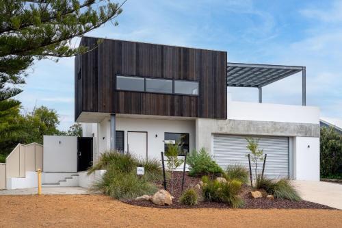 Dunsborough House | Bayside I Private Properties