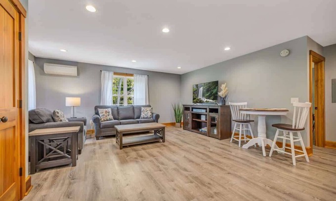Trenton Apartment | Bayside Landing- 2 bed & 15 mins to Acadia!