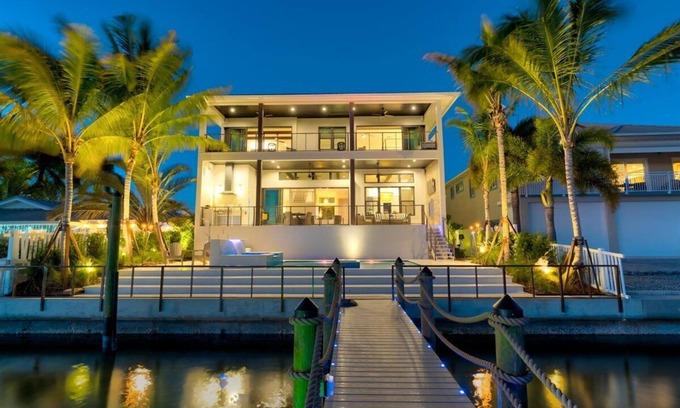 Indian Rocks Beach House | Bayside Paradise Mansion - Waterfront and Private Pool!