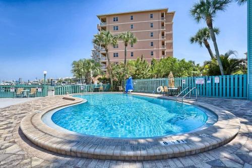 Clearwater Beach Apartment | Bayside Penthouse-5min to Beach, Rest & Shops