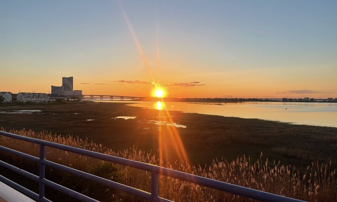 Southend House | Bayside Retreat with Fabulous Views, Short walk to the Beach, Marvelous Sunsets