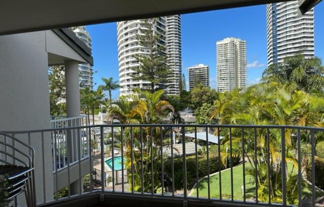 Runaway Bay Apartment | Bayview Bay Apartments and Marina