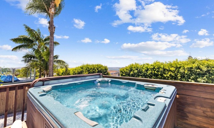 Bay Park House | Bayview Escape with Hot Tub and Pickleball