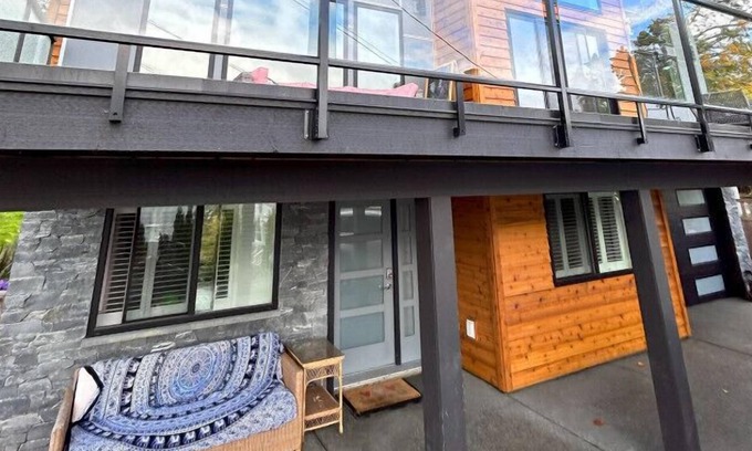 Cowichan Bay House | Bayview Retreat 4 bd walk to Cowichan bay village