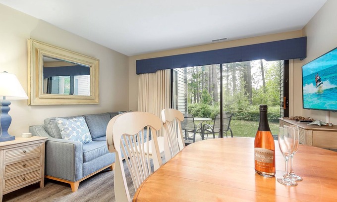 Acme Condo | ☀ Bayview Retreat @ The Shores | 2 Suites + 2 Patios | Wooded Lake Views ➠ 5677