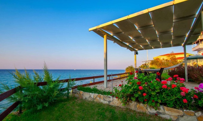 Amoudi Apartment | Baywatch 12 right on the water