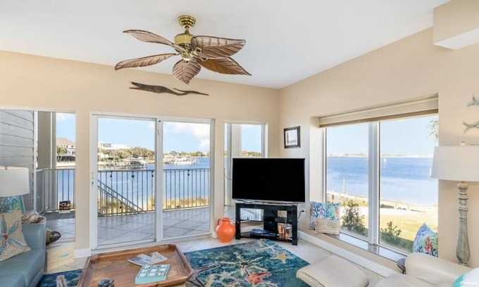 Treehouse House | Baywatch at Pensacola Beach!