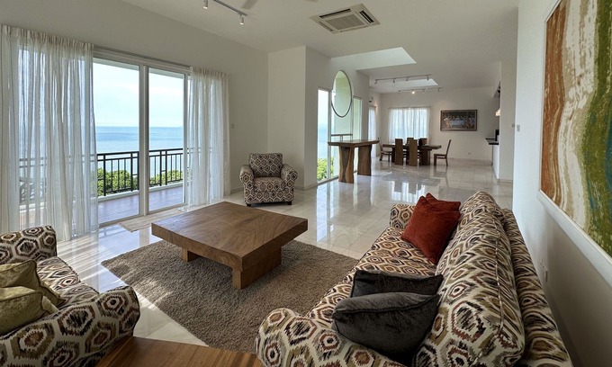 Tanjung Bungah House | BBQ at your own yard with full sea view - 2 mins from the beach!