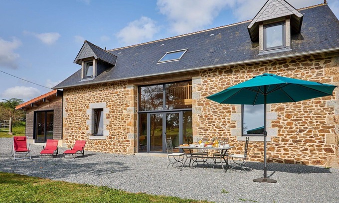 Saint-Aubin-de-Terregatte House | Beautiful private villa for 6 people with WIFI, TV, terrace, pets allowed and parking