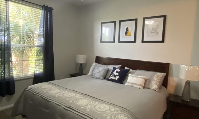 Windsor Hills Condo | Be our Guest - 3 bedroom, sleeps 7 + Condo w/pool view by Disney and Universal