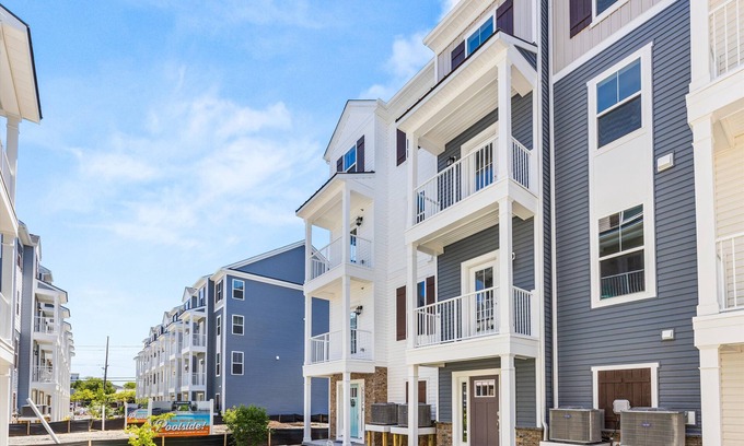 Caine Woods House | Beach 1 Block,10% SALE!,Pets,King Beds,Linens,Air Hockey,Arcades,Beach Gear