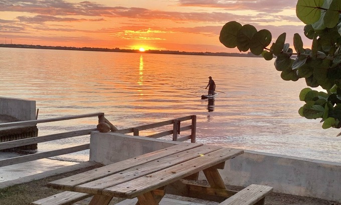 Melbourne Beach House | *BEACH 500ft!*Bikes*Walkable Island town*Views on St