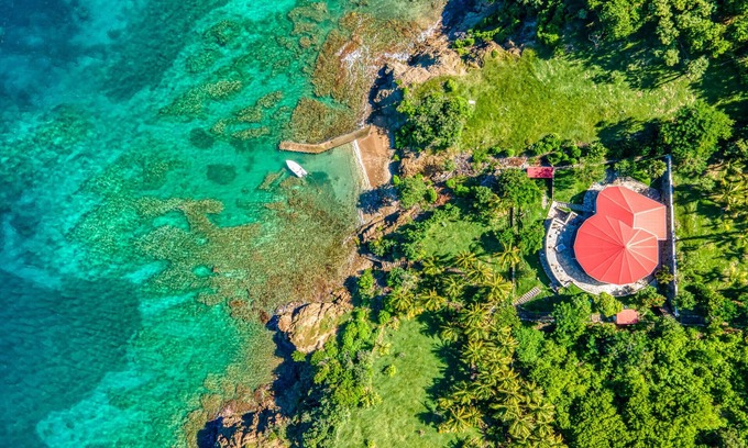 Les-Saintes Villa | Beach access and private dock