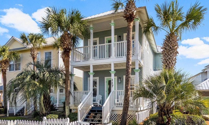 Miramar Beach House | Beach Access and Large Pool