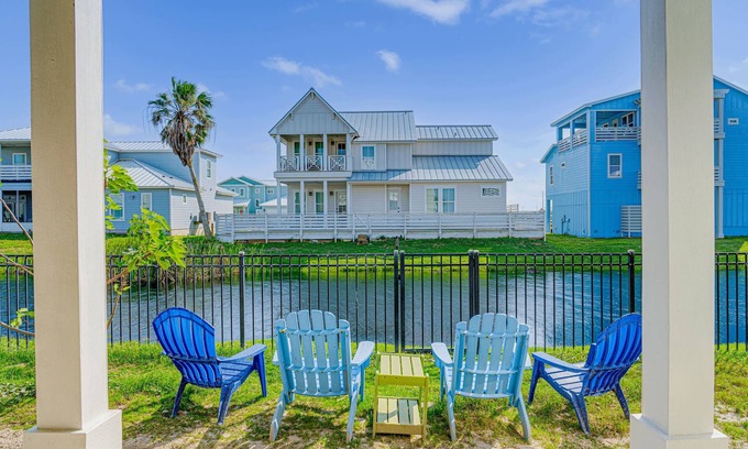 Port Aransas House | Beach Access | Hot Tub | Game Room | Sleeps 16