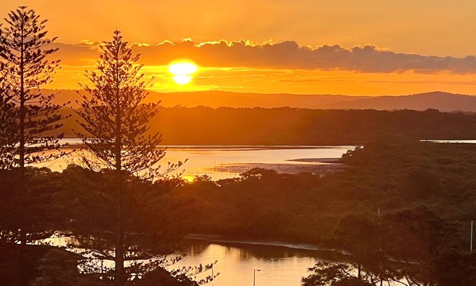 Yamba Apartment | Beach and town apartment with great views