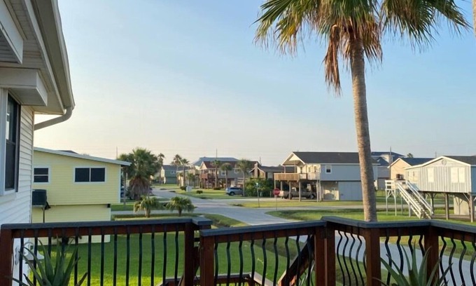 Galveston House | Beach-Bay Bungalow, golf cart included!