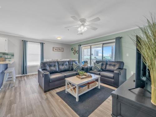 Destin Apartment | Beach Bella-Amazing Location-3 Min to the Beach