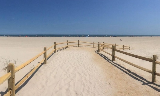 South End Condo | Beach Block 1st Floor,4 Bedroom, Steps from Beach