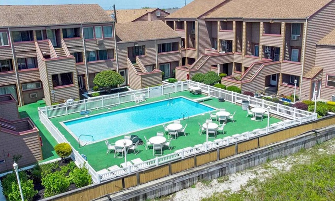 Southend Condo | Beach Block! Beautifully furnished 1 bed/1 bath steps to the sand
