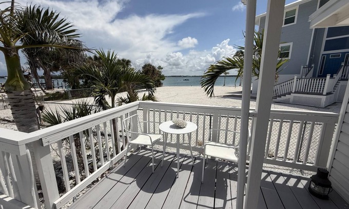 Englewood House | Beach + Boat Dock! 2BR Coastal Chic | June Special