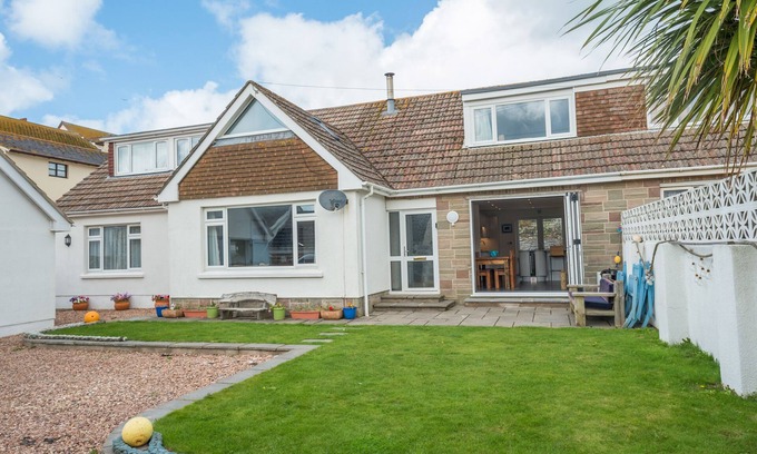 Woolacombe House | Beach Breaks. Lovely holiday home, just a short stroll to the village and beach.