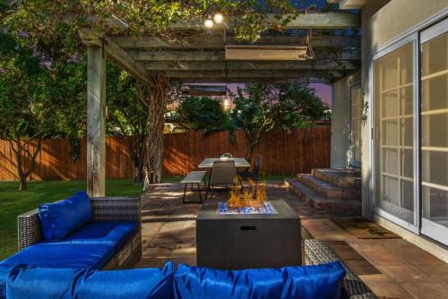 Los Angeles County House | Beach Breeze Bungalow 1 Miles To Beach Cozy