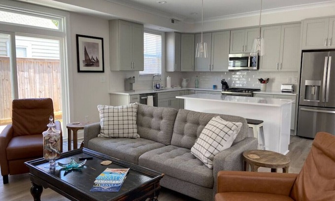 Northeast Virginia Beach House | Beach Breeze in the Heart of VB Oceanfront