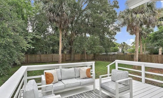 Jacksonville Beach House | Beach Bungalow, Walk to the Beach & 5 Minutes to Mayo