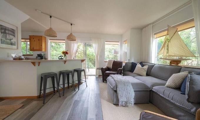 Tolovana Park House | Beach Bungalow 4 - 700ft to Beach - Dogs Ok!