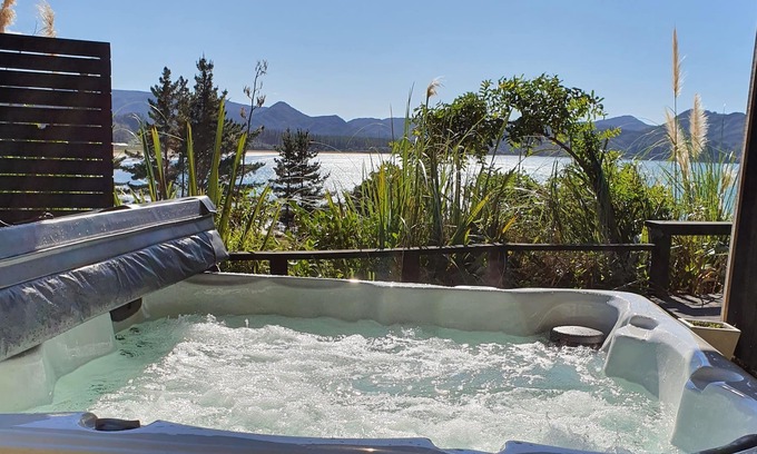 Kennedy Bay House | Beach, Bush, Birdsong and stunningly Beautiful views...with a touch of luxury.