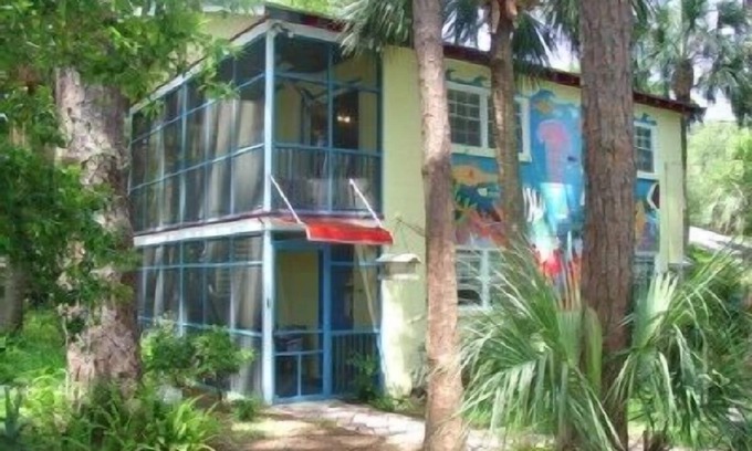 Savannah Beach Apartment | Beach-Chic Apt. for Two - SLEEP NUMBER BED - Porch Rockers - Short Walk to Beach