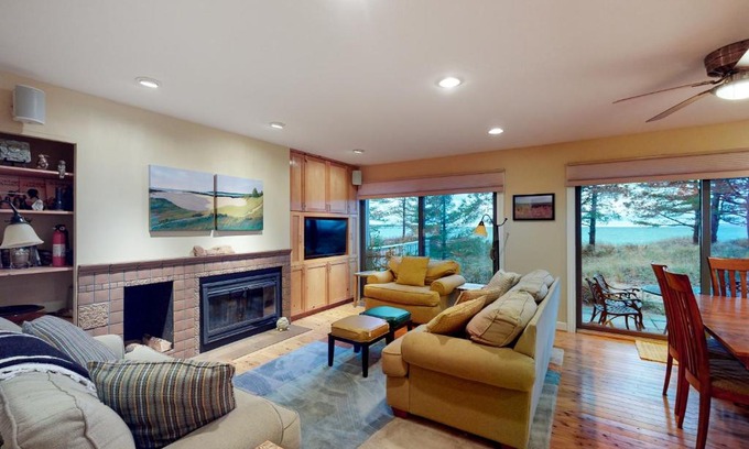 Glen Arbor Apartment | Beach Comber 15