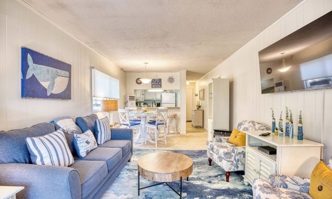 Myrtle Beach Condo | Beach Condo. Across from Ocean Annie's. 1st floor beach condo with large pool.