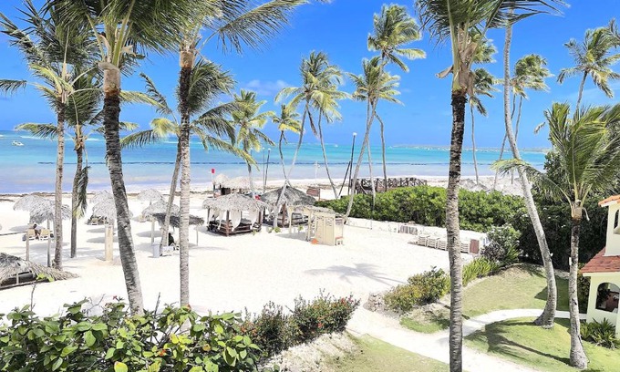 Bavaro Resort | BEACH Condo-HOTEL with VILLAS & PRIVATE Apartments WIFI BBQ Beach CLUB & SPA